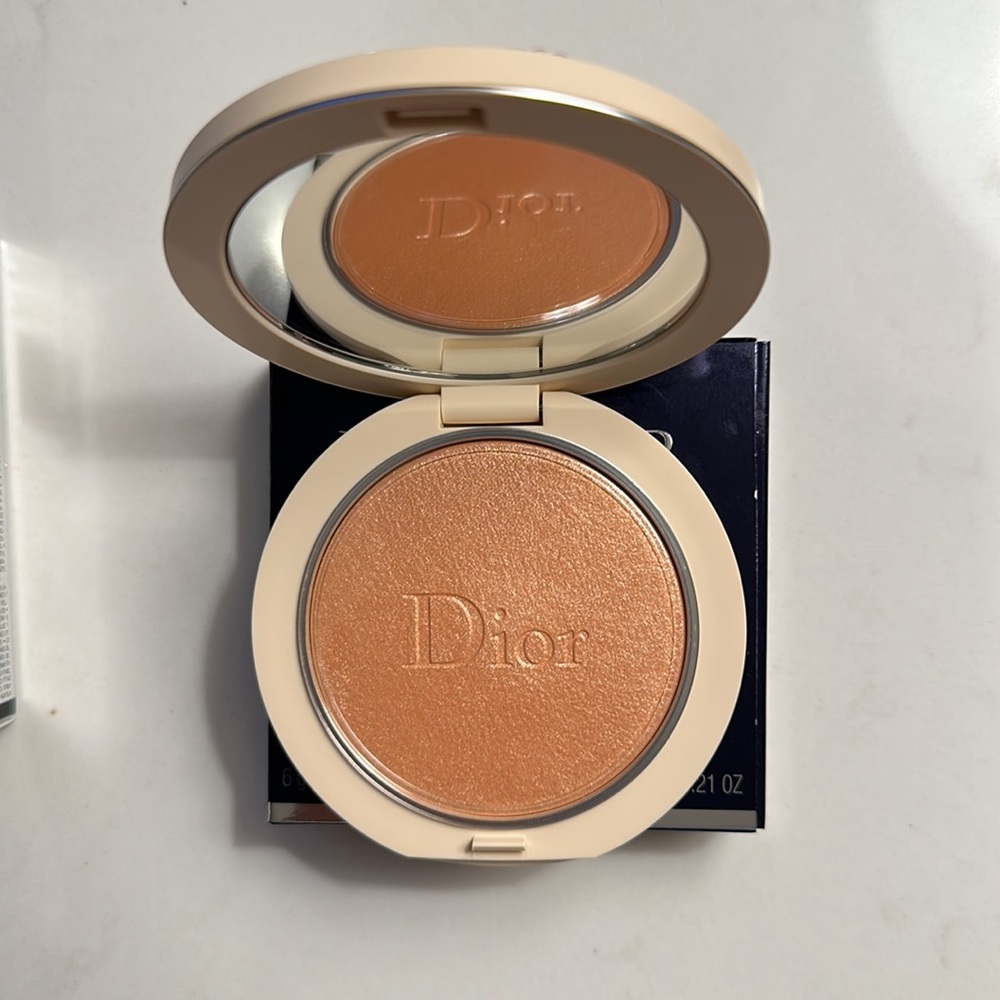 Dior Forever Couture Luminizer Highlighter Powder, Color Golden Glow 04